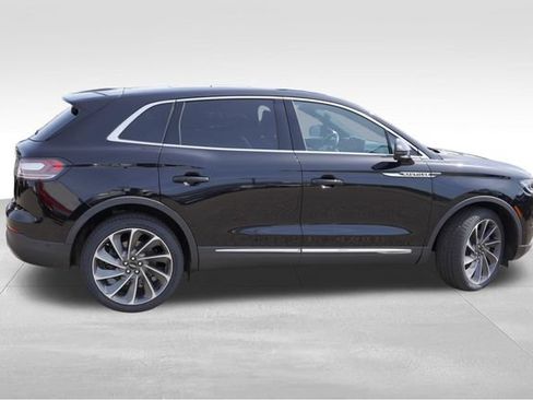 Used 2022 Lincoln Nautilus Reserve w/ Equipment Group 201A AWD/4WD image 4