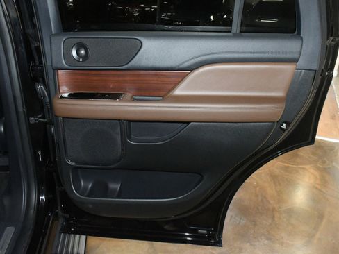 Used 2023 Lincoln Navigator Reserve image 44