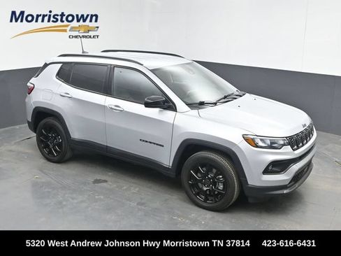 Used 2025 Jeep Compass Latitude w/ Altitude Special Edition AWD/4WD image 1