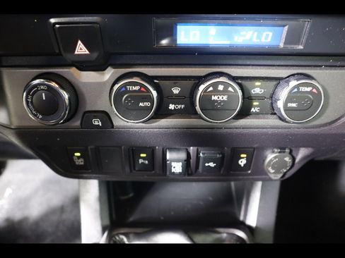 Used 2021 Toyota Tacoma TRD Off-Road w/ Technology Package AWD/4WD image 29