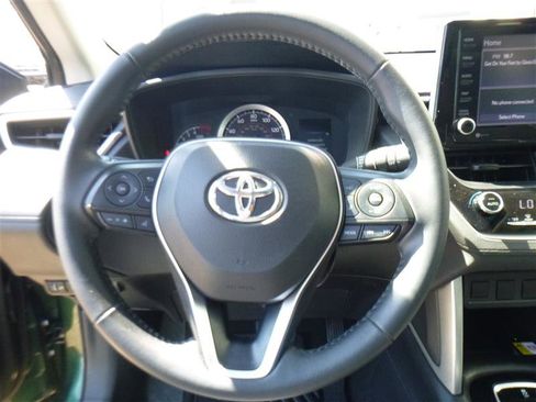 Used 2022 Toyota Corolla Cross LE w/ Moonroof Package FWD image 11