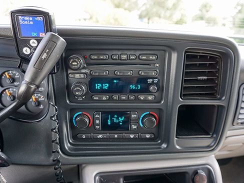 Used 2005 GMC Yukon XL 2500 SLT w/ SLT Preferred Equipment Group image 22