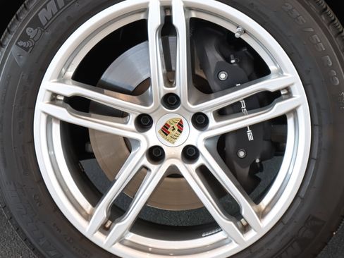 Used 2025 Porsche Macan image 13