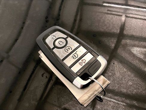 Used 2020 Ford Explorer XLT w/ Equipment Group 202A image 9