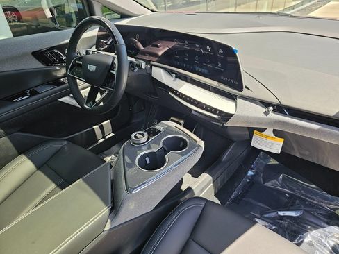 New 2026 Cadillac Optiq Luxury 1 RWD image 10