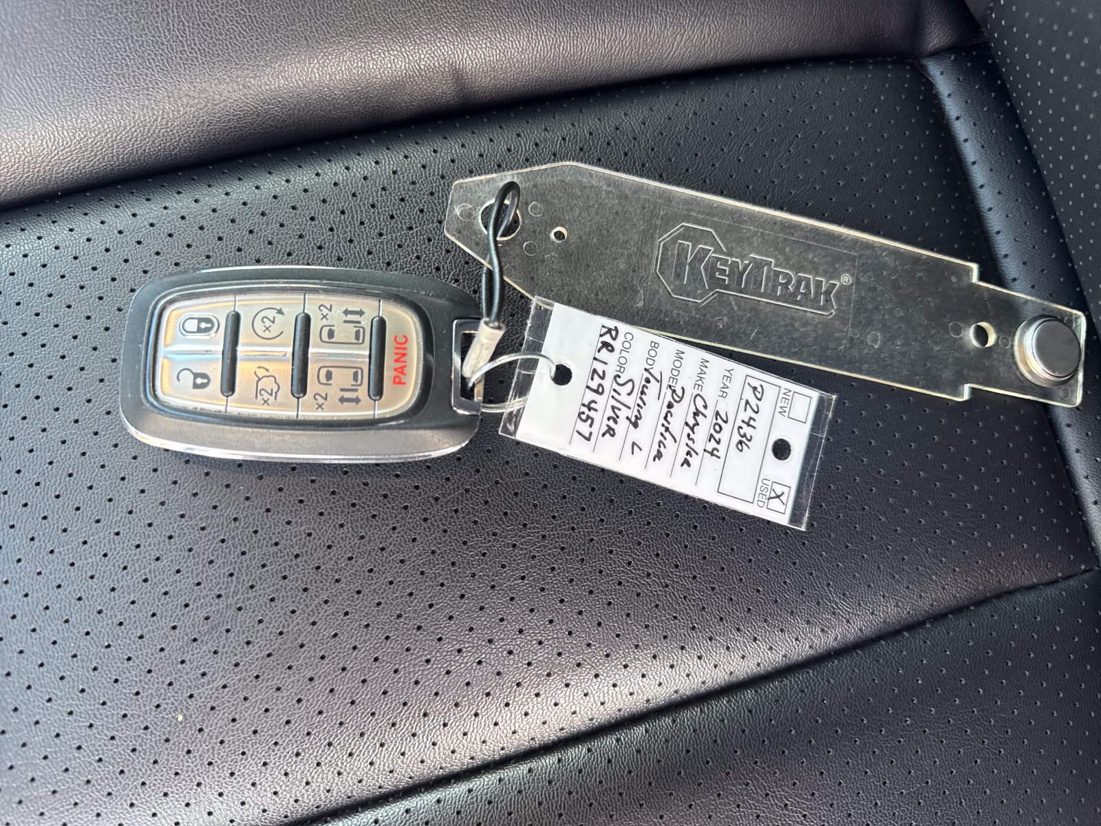 Used 2024 Chrysler Pacifica Touring-L FWD image 30