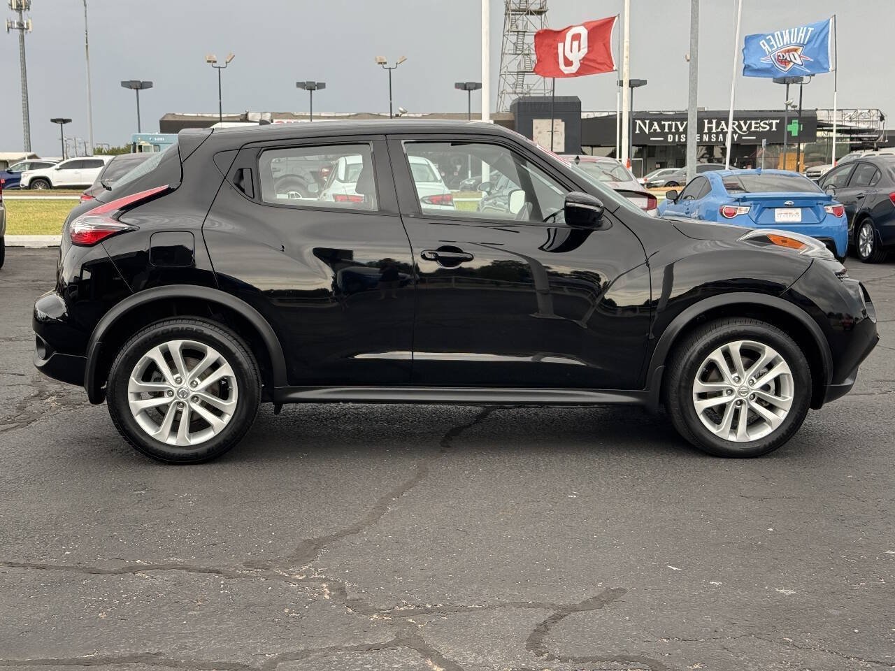 Used 2016 Nissan Juke S FWD image 3