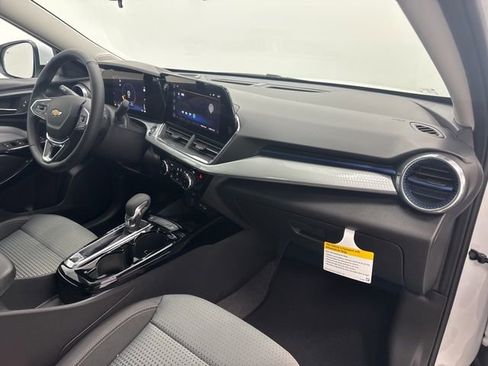New 2026 Chevrolet Trax LT w/ Sunroof Package image 29