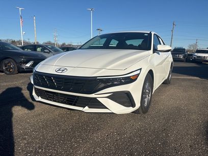 Used 2024 Hyundai Elantra SE