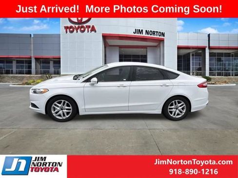 Used 2015 Ford Fusion SE FWD image 3