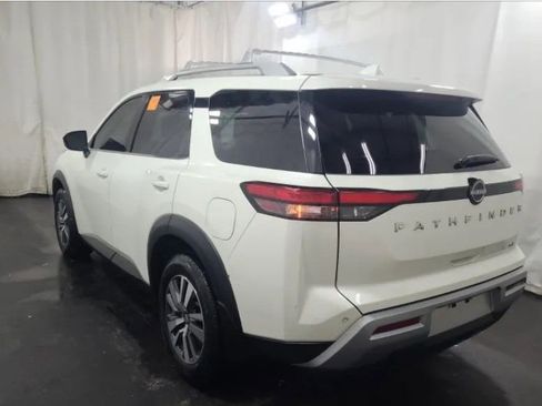 Used 2024 Nissan Pathfinder SL w/ Cargo Package FWD image 3