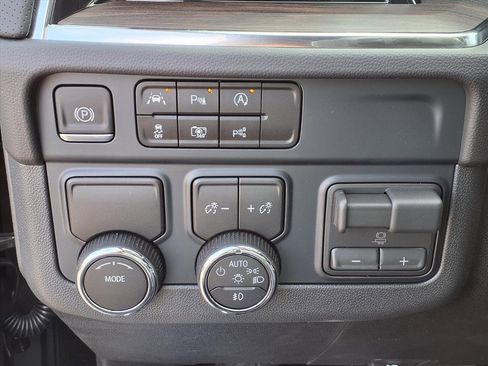 New 2026 Chevrolet Suburban Premier image 8