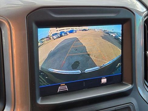 Used 2021 GMC Sierra 1500 4x4 Crew Cab w/ Sierra Value Package image 12