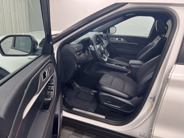 Used 2025 Ford Explorer ST-Line w/ Premium Package AWD/4WD image 12