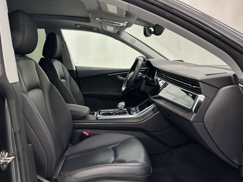 Used 2020 Audi Q8 Premium Plus w/ Premium Plus Package AWD/4WD image 18