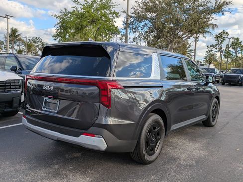 Used 2026 Kia Carnival LX image 7