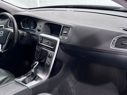 Used 2018 Volvo V60 T5 Dynamic w/ Vision Package FWD image 16