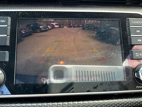 Used 2018 Nissan Kicks SV image 19