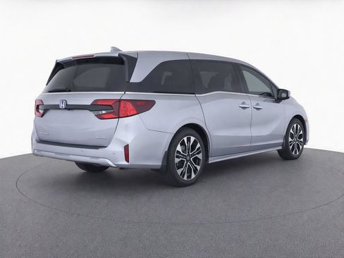 Used 2025 Honda Odyssey Elite image 3