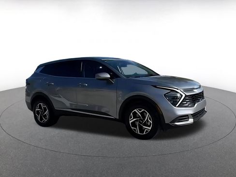 Used 2025 Kia Sportage LX image 2