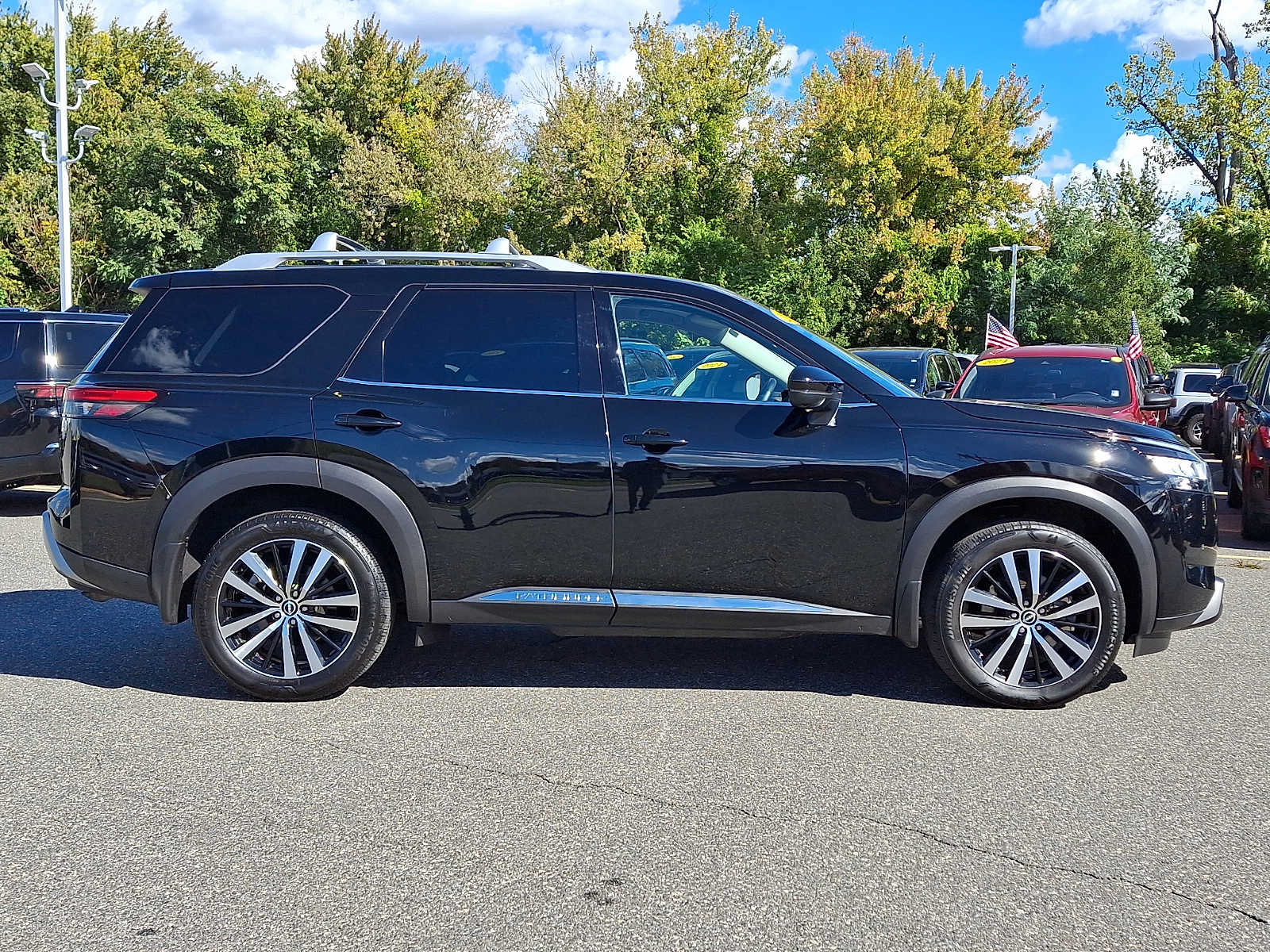 Used 2024 Nissan Pathfinder Platinum w/ Cargo Package AWD/4WD image 7