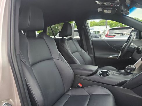 Used 2024 Toyota Venza XLE AWD/4WD image 12