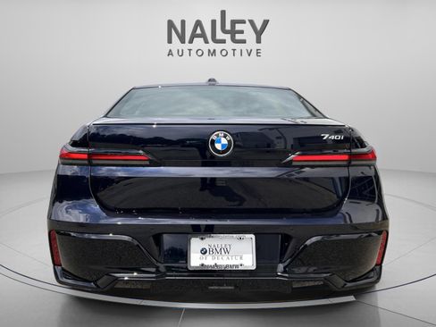 Used 2025 BMW 740i w/ Premium Package image 4