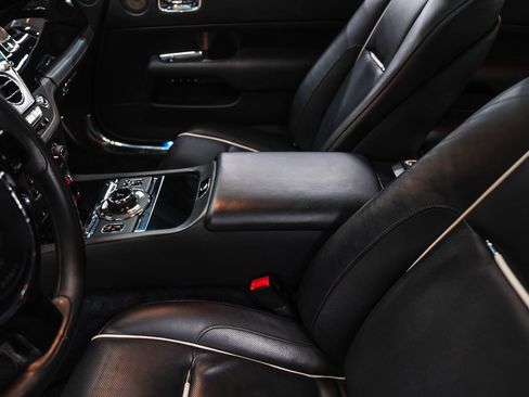 Used 2015 Rolls-Royce Wraith image 40
