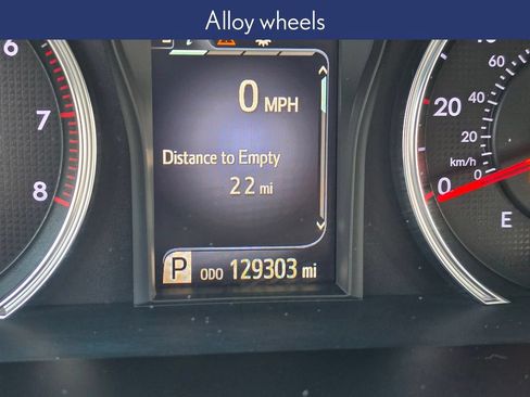 Used 2015 Toyota Camry SE FWD image 11