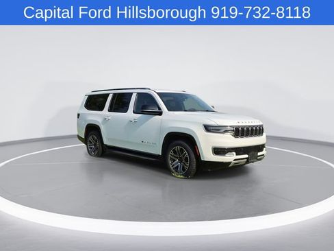 Used 2024 Jeep Wagoneer L Series II w/ Flexible Seating Group AWD/4WD image 2