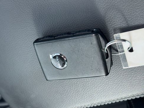 Used 2025 Volvo XC40 B5 Core image 29