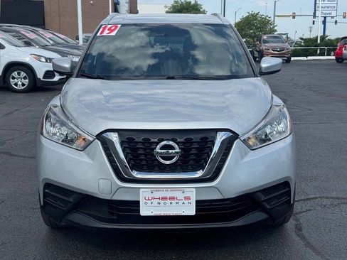 Used 2019 Nissan Kicks SV FWD image 2