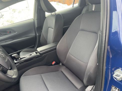 Used 2025 Toyota Prius LE image 36