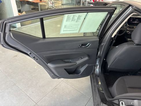 Used 2025 Nissan Altima 2.5 SV w/ SV Premium Package FWD image 33