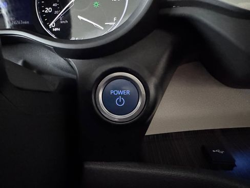 Used 2023 Toyota Sienna Limited image 26