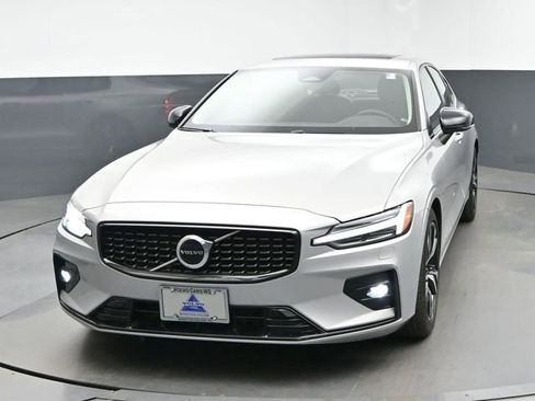 Used 2023 Volvo S60 B5 Core w/ Climate Package FWD image 3