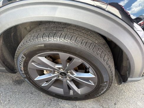 Used 2023 Ford Explorer XLT w/ Equipment Group 202A AWD/4WD image 4