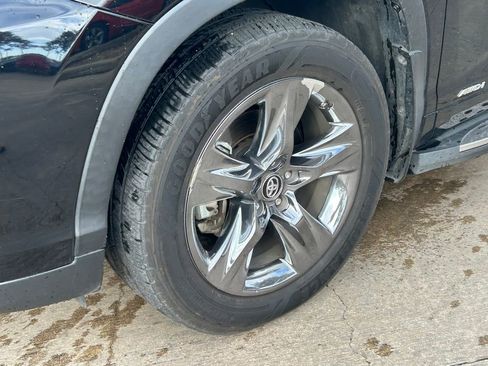 Used 2019 Toyota Highlander Limited Platinum AWD/4WD image 9