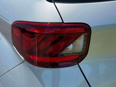 Used 2021 Hyundai Venue SEL FWD image 8