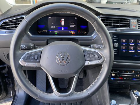 Used 2022 Volkswagen Tiguan SE w/ Panoramic Sunroof Package FWD image 21