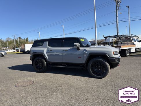 Used 2024 GMC Hummer EV 2X w/ LPO, Illumination Package AWD/4WD image 7