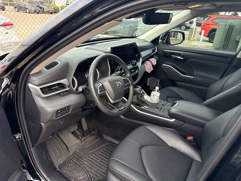 Used 2026 Toyota Highlander XLE AWD/4WD image 5