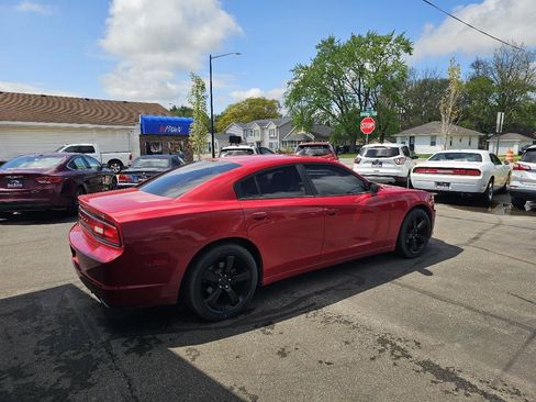 Used 2011 Dodge Charger SE RWD image 12