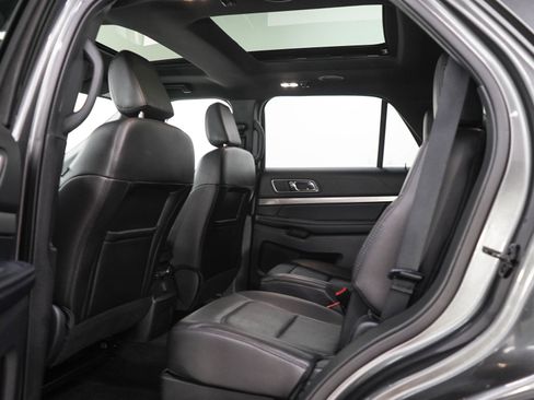 Used 2018 Ford Explorer XLT w/ Equipment Group 202A AWD/4WD image 19