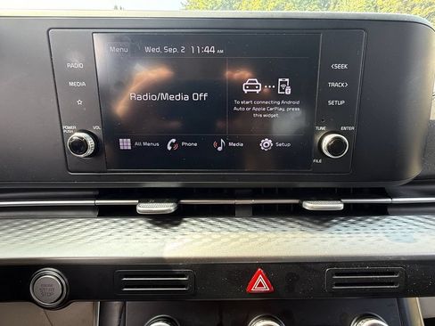 Used 2023 Kia Carnival LX FWD image 7