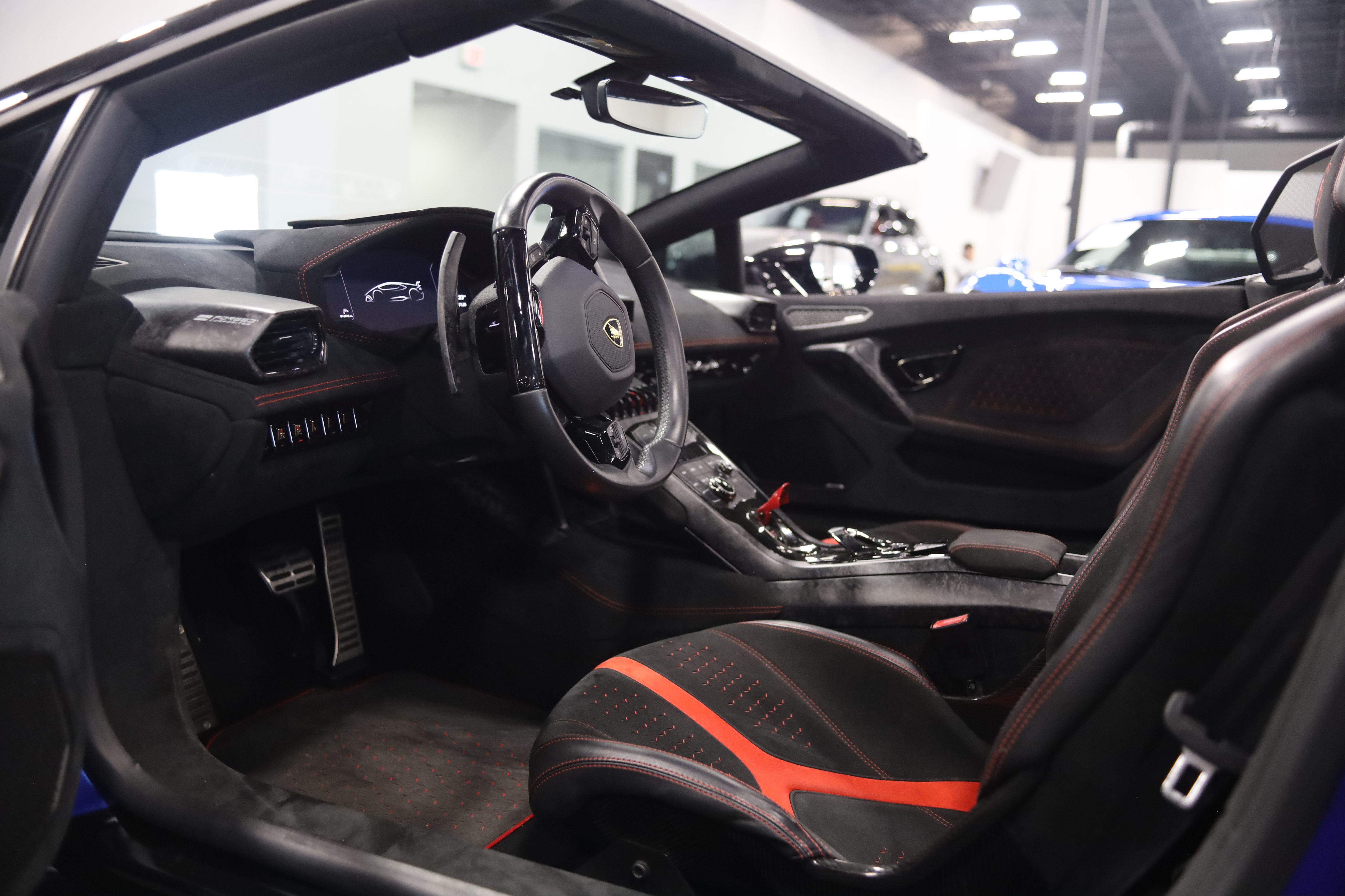 Used 2019 Lamborghini Huracan Performante AWD/4WD image 12