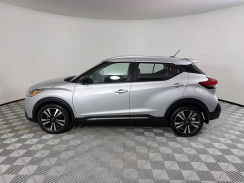 Used 2018 Nissan Kicks SR w/ Premium Package FWD image 8