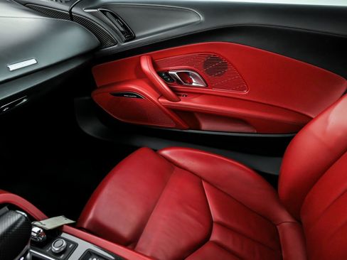 Used 2017 Audi R8 V10 w/ Carbon Exterior Package image 41