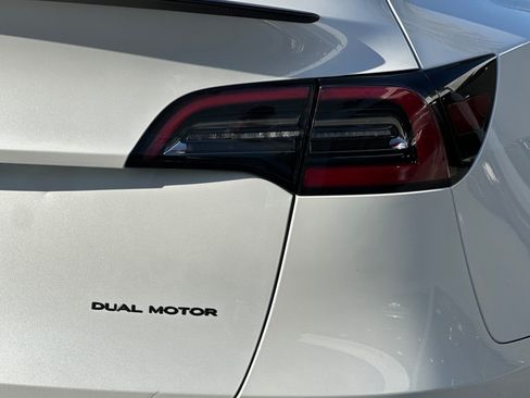 Used 2020 Tesla Model Y Long Range AWD/4WD image 25