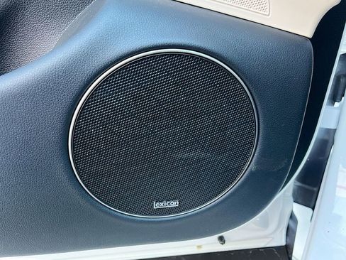 Used 2025 Genesis GV70 3.5T Sport w/ Sport Advanced Package image 19